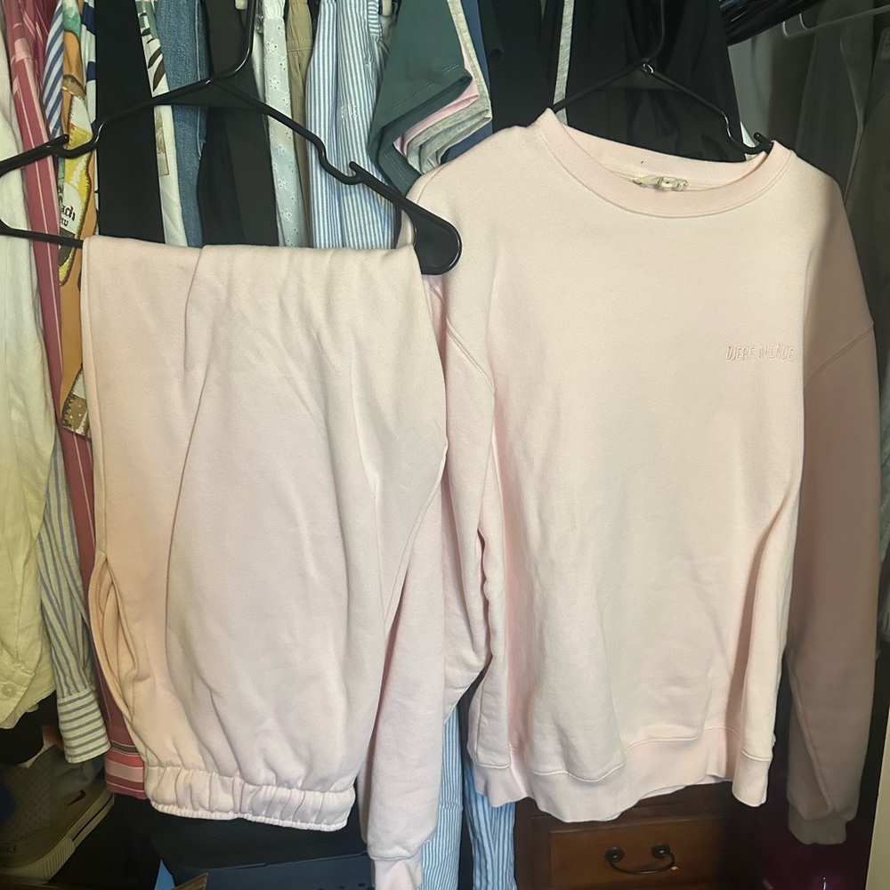 Djerf Avenue Staple sweatsuit SET 
Top Sz M
Bottoms Sz L